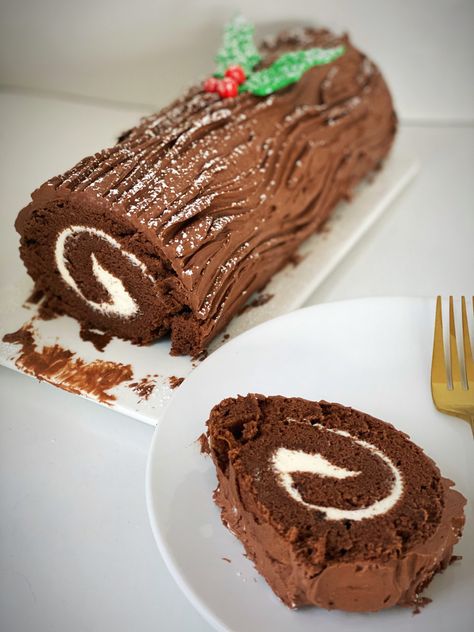 Christmas Log Cake, Yule Log Cake Recipe, Yule Log Recipe, Christmas Yule Log, Chocolate Log, Chocolate Yule Log, Yule Log Cake, Log Cake, Chocolate Roll