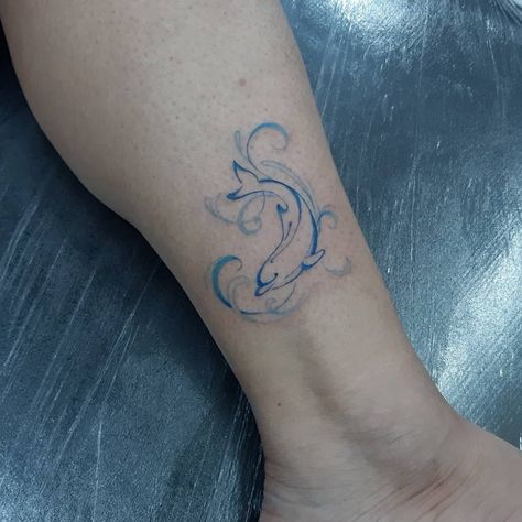 Dolphin Henna Tattoo, Small Tattoos Dolphin, Dolphin Heart Tattoo, Dolphin Wave Tattoo, Small Dolphin Tattoo Simple, Dolphin Tattoo For Women, Small Dolphin Tattoo, Wave Tattoo Foot, Patronus Tattoo