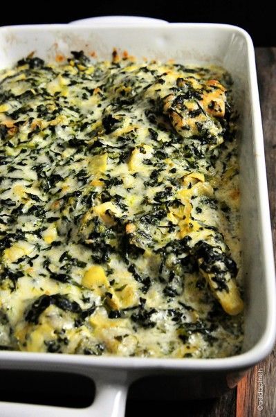 Spinach Artichoke Chicken - A simple and delicious meal my whole family loves! // addapinch.com Resepi Ayam, Spinach Artichoke Chicken, Artichoke Chicken, Favorite Chicken, Think Food, Spinach Artichoke, Main Meals, Main Dish Recipes, Baked Chicken