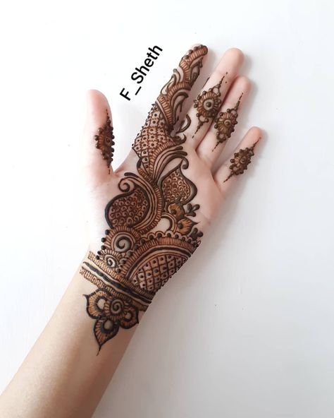 Mahendi Designs Latest Front Hand, Mehndi Designs Finger, Henna Hand Designs, Art Freedom, Easy Mehndi Designs, Latest Arabic Mehndi Designs, Modern Mehndi, Simple Arabic Mehndi, Front Mehndi Design