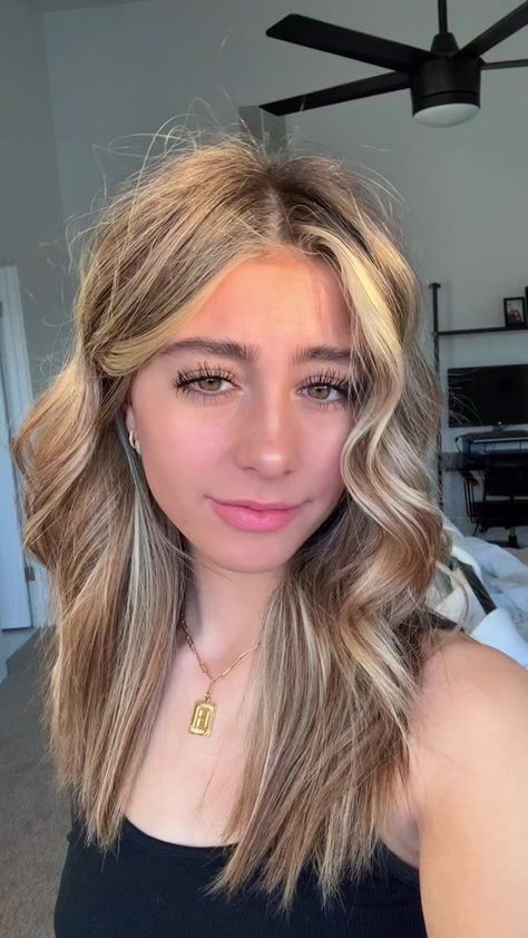 Hallesoswag Hair Color, Hal Pal Hair, Halle So Swag Tiktok, Halle Hairstyles, Utah Girl Curls, Halle Sandberg Tiktok, Halle Sandberg Hair, Hal Pal, Utah Curls