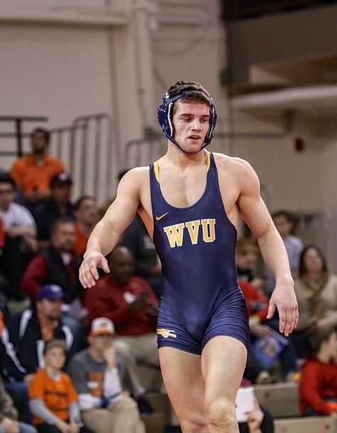 College Wrestling, Wrestling Singlet, Ripped Body, Sports Uniforms, Sports Models, Sports Gear, Muscle Men, Football Players, Athletic Tank Tops