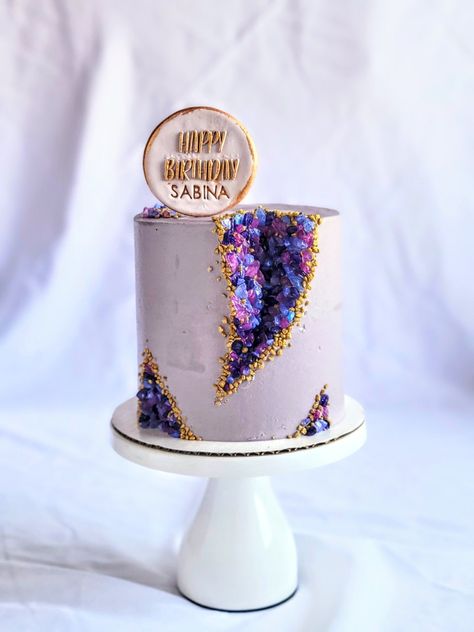 Purple gold blue pink happy birthday cake food photography Gem Stone Birthday Cake, Crystal Cake Ideas, Purple Geode Cake, Purple Buttercream Cake, 40th Birthday Cake For Women, Geode Cakes, Glitter Birthday Cake, Buttercream Birthday Cake, Purple Cakes Birthday