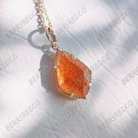 Natural Orange Sunstone with Mother of Pearl Pendant Necklace In solid gold, Minimalist Style Jewelry --- Made to Order --- Metal: Solid 9K yellow gold --- Center stone: 7*11MM Orange Sunstone & Mother of Pearl Chain Length adjustable 45 cm ★ ★ ★ Each order will be beautifully packaged for gift giving in a jewelry box for travels.★ ★ ★ ❋ The gemstones used are all natural meaning each stone is unique and may vary slightly from the one photographed. ★Procedure information If you have any special Orange Jewelry, Mother Of Pearl Pendant, Orange Necklace, Gold Sun, Pearl Pendant Necklace, Pearl Chain, Jewelry Inspo, Style Jewelry, Pearl Pendant