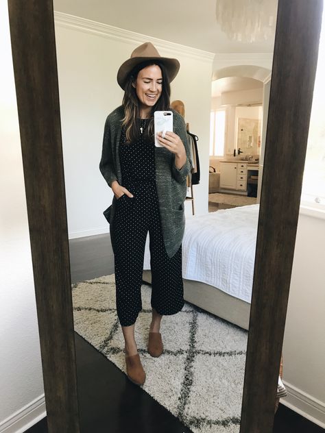 How to Style Jumpsuits for Fall How To Style Jumpsuit, Fall Jumpsuit Outfit, Jumpsuit Outfit Winter, Jumpsuit Outfit Fall, Fall Jumpsuit, Black Jumpsuit Outfit, Jumpsuit Outfit Casual, Autumn Ootd, Jumpsuit Winter