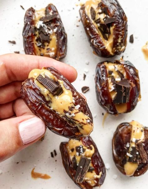 Dates With Peanut Butter, Date Recipes Desserts, Dates Stuffed, Chewy Caramel, Date Recipes, Medjool Dates, Healthy Sweets Recipes, Healthy Sweets, Sweets Recipes