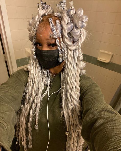 @bugged.out111 on Instagram: “I’ll take better pictures tmrwww” Hair Styles Braids, Styles Braids, Cute Braided Hairstyles, Cute Box Braids Hairstyles, Pelo Afro, Pretty Braided Hairstyles, Healthier Hair, Braid Designs, Curly Girl Hairstyles