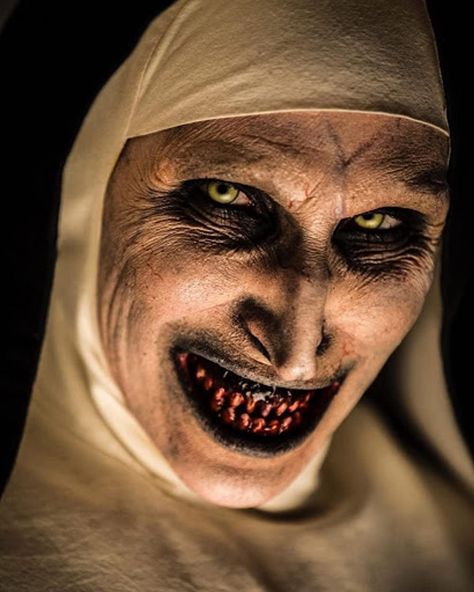 The Nun (2018) Entrada Halloween, Funny Facebook Cover, Haunted Photos, Photoshoot Quotes, Joker Photos, Scary Photos, Horror Photos, Creepy Faces, The Nun