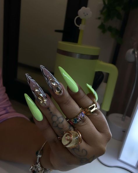 Spring is OTW 🪴🦋✨🥳 #springnails #greennails #NailsbyLeticexo #Reels #NailReels #fyp for a #NailsByLetice #atlnails #Longnails #Blingy… | Instagram Red Green And Gold Nails, Point Nails, Coffin Nail Designs, Fancy Nails Designs, Pointed Nails, Nails Salon, Nail Nail, Coffin Nails Designs, Fancy Nails