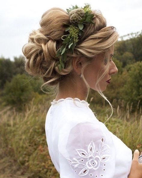 Festival Brides on Instagram: “Now hold on just a minute there 😳😍 Up do of our DREAMS ☁️✨ . . . Original source unknown please holla if you know!” Wedding Hairstyles And Makeup, Bridal Hair And Makeup, Wedding Hair And Makeup, Bride Hairstyles, Messy Hairstyles, Hair Dos, Down Hairstyles, Wedding Hair Accessories, Bridesmaid Hair