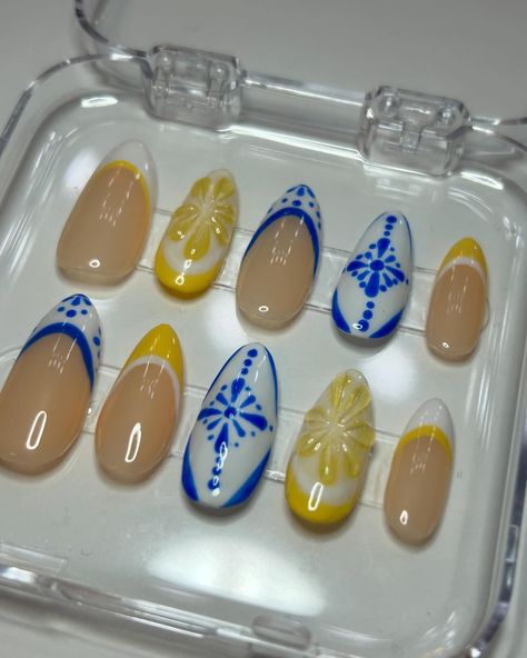 Summer acrylic nails Italian Inspired Nail Art, Lemon Themed Nails, Lemon Inspired Nails, Summer Nails Italy, Italy Nails Summer, Italian Nails Designs Italy, Amalfi Nails, Amalfi Coast Nails, Italian Summer Nails