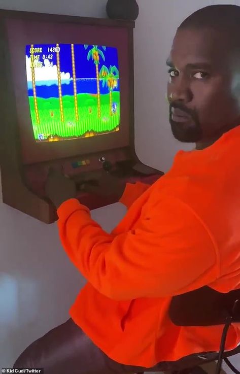 Kanye West Meme Funny, Kanye West Funny Pictures, Kanye Memes Funny, Kanye West Mood, Old School Things, Kanye West Meme, Kanye Memes, Old School Arcade Games, Old School Arcade