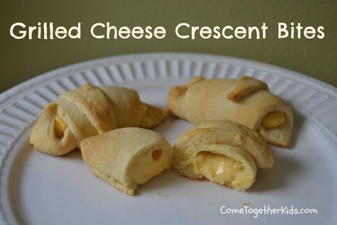 Grilled Cheese Crescent Bites -i had to try these just bc I had 4 cans in my fridge.. yeah easy and yummy..who doesn't love Cresent rolls? Cheesy Sandwiches, Grilled Cheese Bites, Kraft Singles, Cheese Slice, Crescent Roll Recipes, Cheese Bites, Crescent Roll, 2 Ingredient, Crescent Rolls