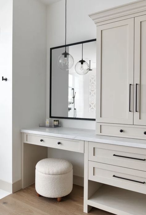 Vanity In Bedroom, Vanity In Bathroom, Built In Vanity, Luxury Vanity, Bathroom Vanity Ideas, Bathroom With Makeup Vanity, Closet Vanity, Vanity Ideas, Dekorasi Kamar Tidur