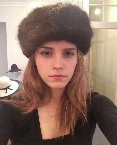 Comrade Emma. Emmanuelle Vaugier, Sherilyn Fenn, Emma Watson Belle, Emma Watson Style, Fur Hat, Irina Shayk, Natalie Portman, Jessica Alba, Adriana Lima