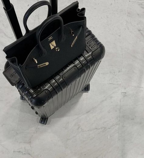 Black Birkin Bag Aesthetic, Trip Bags Aesthetic, Black Luggage Aesthetic, Hermes Birkin Aesthetic, Rimowa Aesthetic, Hermes Bag Aesthetic, Rimowa Luggage Aesthetic, Travel Bags Aesthetic, Rimowa Black