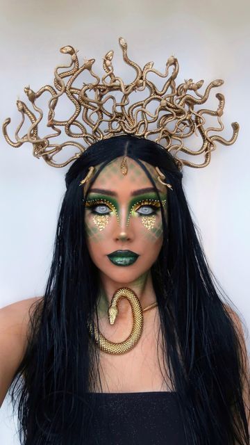 Medusa Family Costume, Gold Medusa Costume, Medusa Hair Ideas, Medusa Make Up Ideas, Medusa Costume Hair, Diy Madussa Costume, Halloween Costumes Women Medusa, Plus Size Medusa Costume, Madussa Makeup