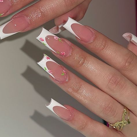 Dainty flowers 🌸🌷 #nailsnailsnails #nailsofinstagram #nailsart #frenchtipnails #explorepage #whitefrenchnails #daintyflowernails… | Instagram Pink Flower Nails, White French Nails, Nail Piercing, Nail Tip Designs, Dainty Flowers, Cute Acrylic Nail Designs, Rose Nails, Unique Acrylic Nails, White French