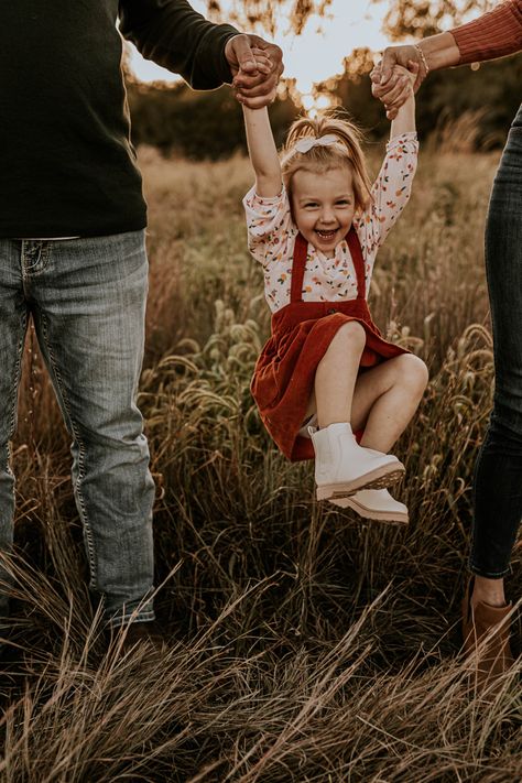 Fall Themed Pictures, Fall Photo Shoot Ideas Family Pictures, Fall Mini Family Sessions, Family Pictures Of 4 Ideas, Fall Pumpkin Patch Photo Shoot Family, Fall Family Pictures On Farm, November Mini Session Ideas, Fall Family Photos 2 Daughters, Family Of 3 Photo Prompts