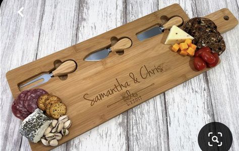 Gift Charcuterie Board, Cheese Board Wedding, Memorable Wedding Gifts, Personalized Cheese Board, Charcuterie Cheese, Board Wedding, Charcuterie And Cheese Board, Cheese Boards, Personalized Cutting Board