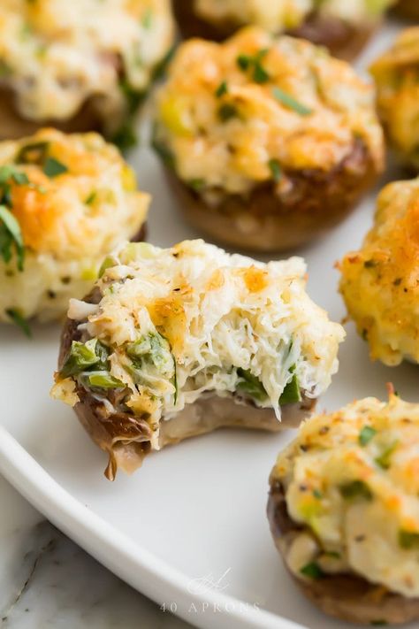 Boursin Stuffed Mushrooms, Cheesy Stuffed Mushrooms, Crab Appetizer, Stuffed Mushrooms Easy, Crab Stuffed Mushrooms, Crab Stuffed, Healthy Thanksgiving Recipes, Clean Dessert, Boursin Cheese