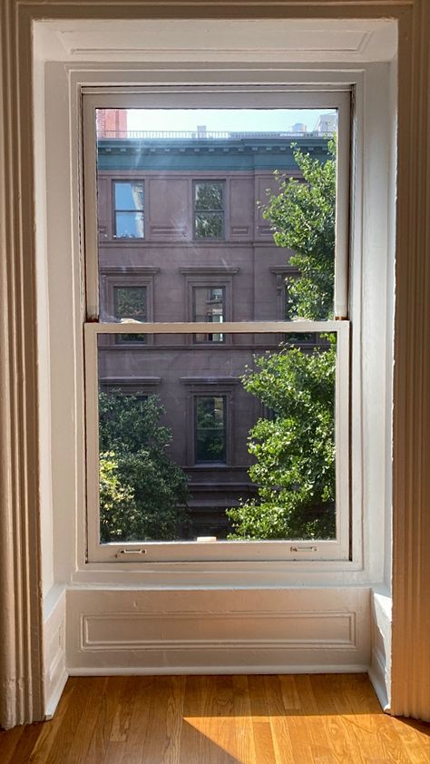 Nyc Apartment Window, New York Bedroom Ideas, City Apartment Aesthetic, New York Apartment Aesthetic, New York Studio Apartment, Nyc Brownstone, Brick Apartment, New York Bedroom, Apartment Window