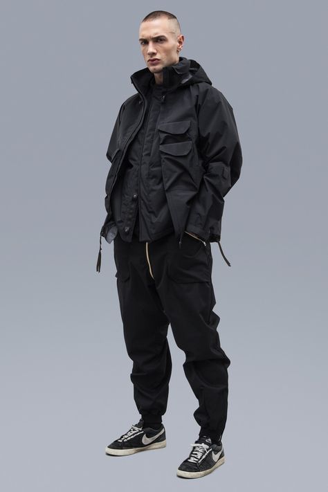 Cyberpunk Outfit Men, Acronym Clothing, Casual Techwear, Cyberpunk Outfit, Estilo Cyberpunk, Techwear Jacket, Techwear Streetwear, Techwear Outfits, Tech Wear