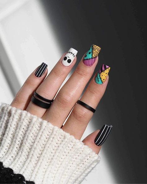 Ongles Gel Halloween, Striped Nail Designs, Nail Art Halloween, Halloween Nails Easy, Nail Art Stripes, Manikur Kuku, Square Nail Designs, October Nails, Simple Gel Nails