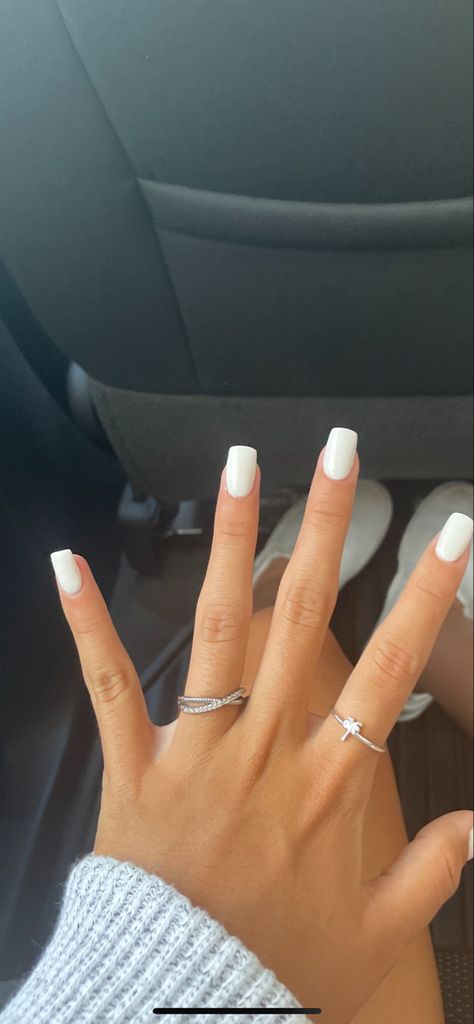 Plan Nails Acrylic Short, Plain White Short Acrylic Nails, Square Tip White Nails, Short Nail Designs White Simple, Short Cream Acrylic Nails, Basic Short White Nails, Trendy Nails Short Square White, White Nail Inspo Short Square, Cute White Nails Square