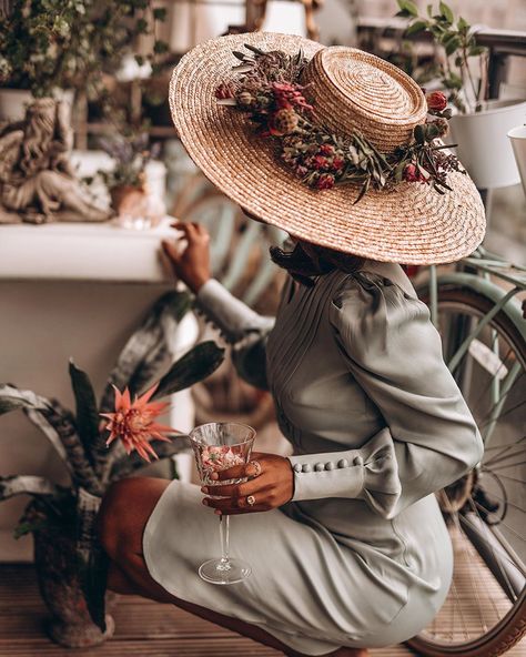 Faceless Pics, Mode Shoes, Photographie Portrait Inspiration, Black Femininity, Fashion Vintage, Look Chic, Straw Hat, African Fashion, Style Me