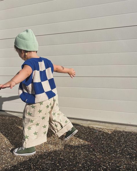 These are the Monday vibes that we love 🤘everything about Sunday siblings is love for us! Such a fun pop of colour on a winter day 🥰 Cool Kids Aesthetic, Childrens Outfits, Toddler Fall Fashion, Aesthetic Kids, Monday Vibes, Kid Outfits, Baby Boy Summer, Toddler Fall, Baby Fits