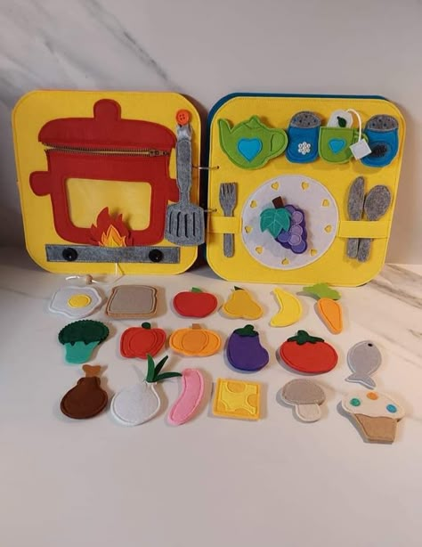 Interactive Felt Book, Felt Books Diy, Felt Dollhouse Book, Quiet Book Page Ideas, Diy Felt Book, Felt Books For Toddlers, Felt Book Ideas, Felt Kids Toys, Diy Gift For Kids