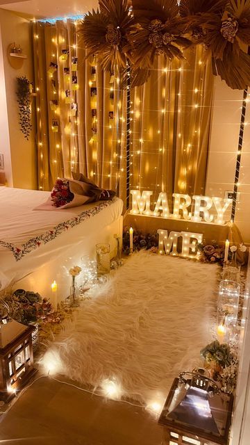 Indoor Proposal Ideas Living Rooms, Bedroom Proposal Ideas, Proposal Set Up Ideas At Home, Intimate Proposal Ideas At Home, Cozy Proposal, Proposal Setups, Indoor Proposal Ideas, Home Proposal Ideas, Engagement Decorations At Home