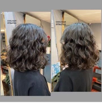 Curly Hair Cuts With Layers, Hair Cuts With Layers, Natural Curly Hair Cuts, Curly Hair Drawing, Curly Hair Photos, Wavy Haircuts, Bangs Curly, Curly Hair Updo, Hair Inspiration Short