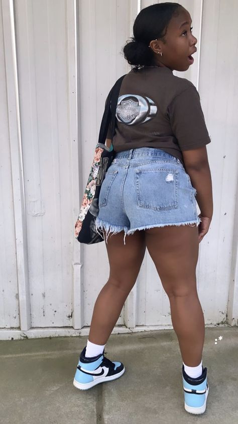 Jean Shorts Outfit Black Women School, Jean Shorts Outfit Black Women, Jean Shorts Outfit, Outfit Black Women, Fly Girls, Jean Short Outfits, Shorts Outfit, Dope Fashion, Causual Outfits