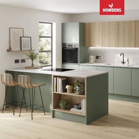 Looking for two tone kitchen cabinets or a two tone kitchen design? Pair our Howdens Clerkenwell Super Matt Reed Green Kitchen and Howdens Greenwich Natural Oak Kitchen to create a modern kitchen design. The contrast between the green kitchen cabinets and oak kitchen cabinets will add colour to your contemporary kitchen design. Pair your green kitchen inspiration with kitchen breakfast bar ideas to utilise space. Finish with a grey marble worktop kitchen to create a luxury look in any home. Natural Oak Kitchen, Howdens Clerkenwell, Green Kitchen Inspiration, Howdens Kitchens, Two Tone Kitchen Cabinets, Sage Green Kitchen, Two Tone Kitchen, Trend Ideas, Green Kitchen Cabinets