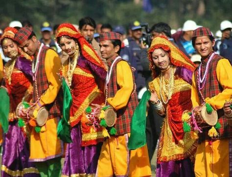 "Jhora" dance is famous dance form of Kumaon performed in groups ... Boarders Designs For Projects, Traditional Dance, Indian Dance, People Fall In Love, Folk Dance, Folk Song, Folk Music, Pilgrimage, India