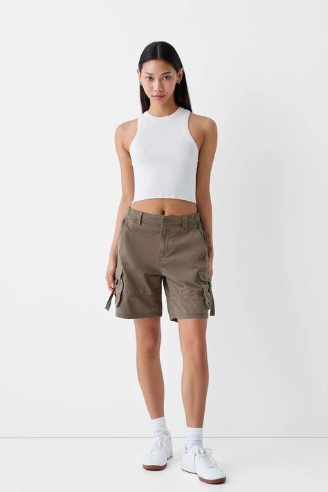 Skirts & Shorts - Women | Bershka Cargo Shorts Outfit, Wool Jackets Women, Short Pollera, Top Jean, Baggy Hoodie, Cargo Short, Shorts Outfit, Style Hoodie, Shorts Women