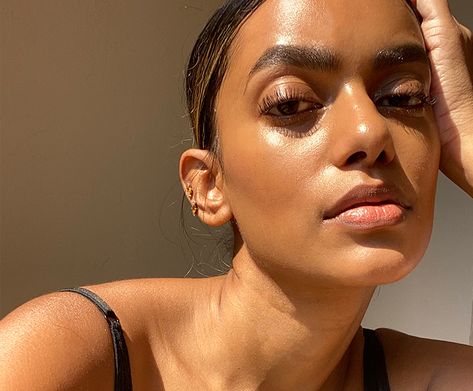 Minimal Makeup Look, Turmeric Face Mask, Clear Glowing Skin, Best Makeup Brushes, Glowing Face, Bare Face, Full Face Makeup, Best Beauty Tips, Pretty Skin