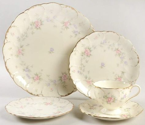 Tiered Serving Trays, Antique Dishes, Pretty China, Coffee Candle, Teapots And Cups, Cute Kitchen, Side Yard, Dinner Set, China Sets