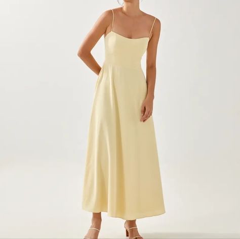 Cute Plain Dresses, Daffodil Bridesmaid Dresses, Pale Yellow Dress Casual, Pale Yellow Dress Formal, Light Yellow Maxi Dress, Butter Yellow Dress, Light Yellow Bridesmaid Dresses, Casual Yellow Dress, Yellow Wedding Guest Dress