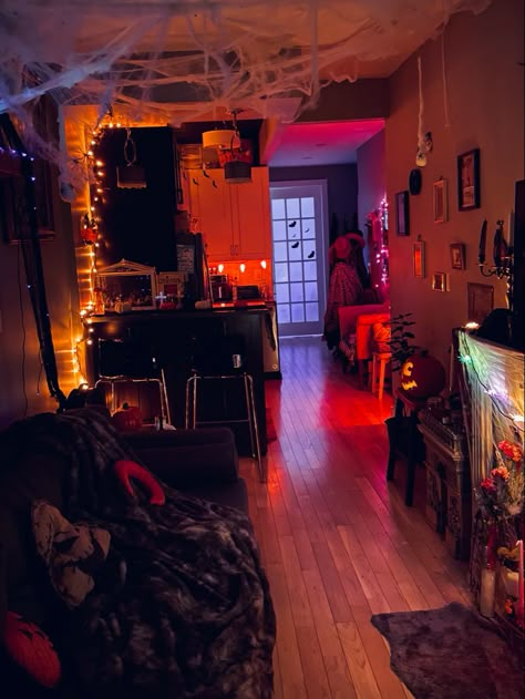 #halloween #nyc #apartment #decor #tiny #fall #renterfriendly Aesthetic Halloween Living Room, Spooky Studio Apartment, Halloween Tiny House, Halloween Decorations Small Apartment, Spooky Apartment Decor, Small Apartment Halloween Decor, Spooky Apartment, Trippy Apartment, Halloween Apartment Decor