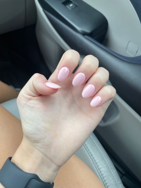 Simple Sns Nails Almond, Soft Pink Oval Nails, Light Pink Nails Almond Shape Short, Light Pink Shirt Almond Nails, Short Oval Nails Ideas Pink, Short Pastel Pink Nails, Cute Short Oval Nails Ideas, Light Pink Oval Acrylic Nails, Light Pink Short Almond Nails