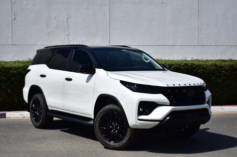 Toyota Fortuner Black And White, Fortuner Legender Black, Toyota Fortuner Black, Dubai Sahara, Toyota Fortuner Legender, Fortuner Legender, Plate Garnish, Ford Endeavour, Cool Truck Accessories