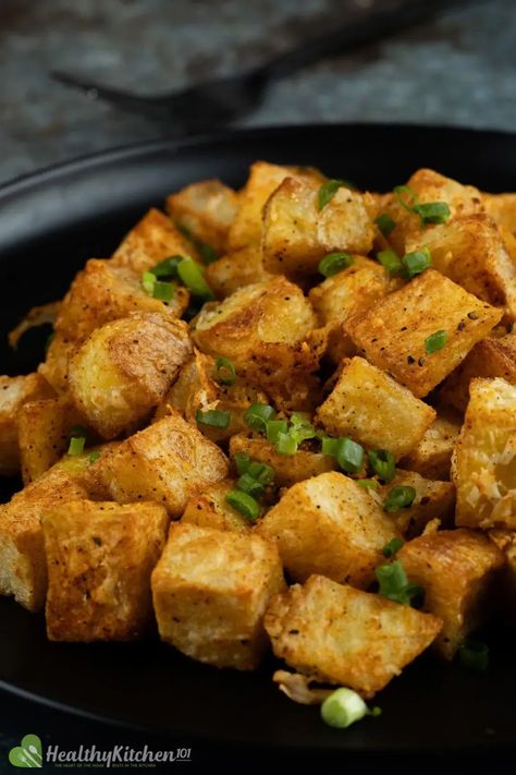 No more greasy, soggy fries. Use our home fries recipe to achieve crispy roasted potatoes that are rich, fluffy, and excellent for brunch. Potato Home Fries, Home Fries Recipe, Burger Shack, Roasted Breakfast Potatoes, Craving Carbs, Chicken Salad Sandwich Recipe, Savory Sides, Healthy Potatoes, Gold Potatoes