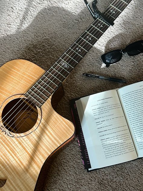 Guy Playing Acoustic Guitar Aesthetic, Guitar Motivation, Profile Poses, Aesthetic Musician, Book Pic, Guitar Aesthetic, Guitar Classes, Love Radio, Photography Ideas At Home