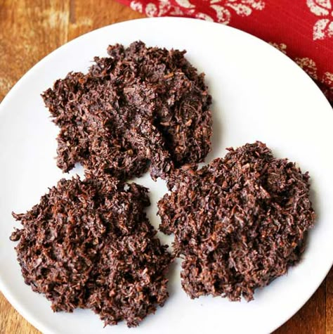 Coconut Haystacks Recipe, Healthy Squares, Coconut Haystacks, Spinach Salads, Haystacks Recipe, Dark Chocolate Recipes, Healthier Sweets, Healthy Cheesecake, Easy Chocolate Desserts