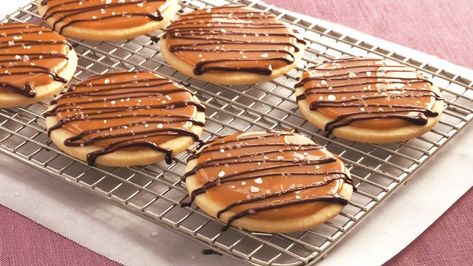 Salted Caramel Shortbread Cookies Recipe - BettyCrocker.com Caramel Shortbread, Shortbread Cookie Recipe, Good Eat, Crumpets, Think Food, Easter Dinner, Shortbread Cookies, Betty Crocker, Eat Dessert