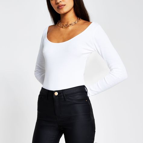 Long sleeve. Ribbed. Scoop neck. Classic Skirts, Scoop Neck Top, Pinterest Fashion, Summer Tops, White Long Sleeve, White Tops, River Island, Chic Outfits, Chic Style