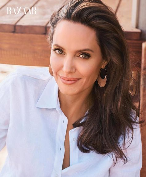 The actress penned an open letter about her thoughts on women's rights today Angelina Jolie 2017, John Voight, Alexi Lubomirski, Angelina Jolie Style, Angelina Jolie Photos, Jolie Pitt, Park Shin Hye, Lara Croft, Harper's Bazaar